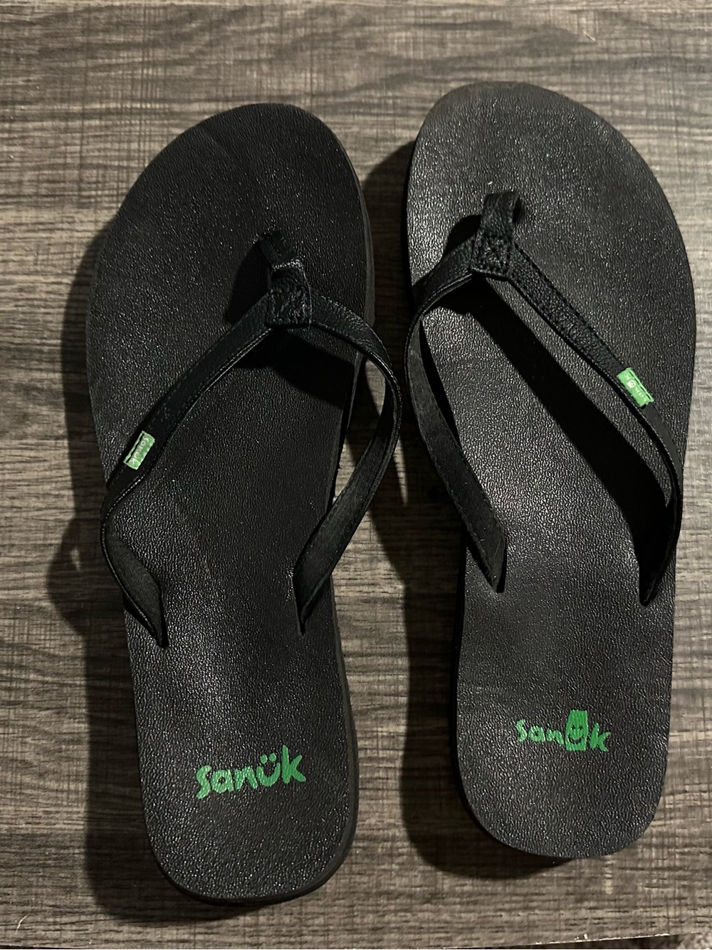 Sanuk Black Flip Flops with Green Logo Accents - Size 7